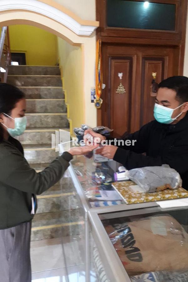 פסורואן Bromo Indah Lestari Homestay Mitra Reddoorz מראה חיצוני תמונה